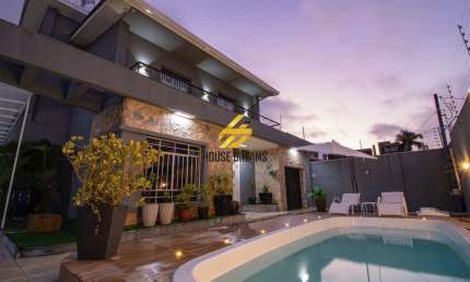 Casa para alugar em Cristo Rei de 462.00m² com 7 Quartos, 4 Suites e 7 Garagens