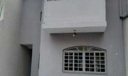 Casa para alugar em Centro de 170.00m² com 1 Quarto e 2 Garagens