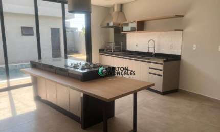 Casa de Condomínio para venda em Jardim Piemonte de 238.00m² com 3 Quartos, 3 Suites e 4 Garagens