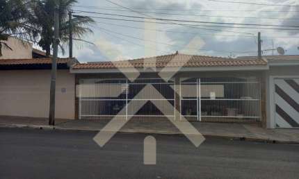 Casa para venda em Jardim Dos Coqueiros de 250.00m² com 3 Quartos, 1 Suite e 2 Garagens