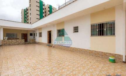 Casa para venda em Centro de 321.00m² com 4 Quartos e 6 Garagens