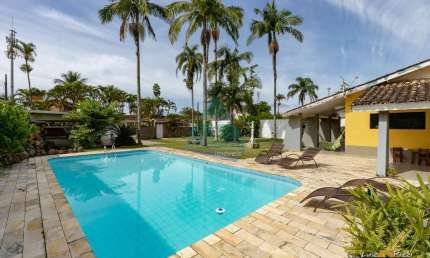 Casa para venda em Praia Da Lagoinha de 150.00m² com 4 Quartos, 4 Suites e 5 Garagens