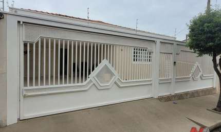 Casa para venda em Parque Industrial de 141.00m² com 3 Quartos, 1 Suite e 2 Garagens
