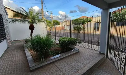 Casa para venda em Centro de 270.00m² com 3 Quartos e 2 Suites