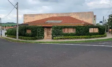 Casa para venda em Campos Ville de 290.00m² com 3 Quartos, 1 Suite e 4 Garagens