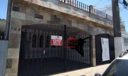 Casa para venda e aluguel em Vila Yara de 204.00m² com 3 Quartos, 1 Suite e 2 Garagens