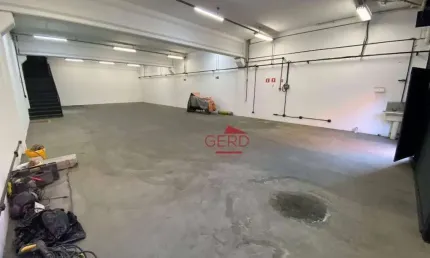 Galpão / Depósito / Armazém para alugar em Tamboré de 800.00m² com 4 Garagens
