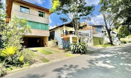 Casa para alugar em Jardim Das Flores de 350.00m² com 4 Quartos, 2 Suites e 4 Garagens