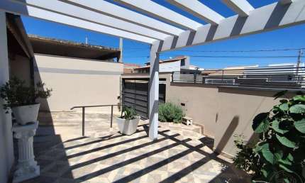 Casa para venda em Lívia Ii de 130.00m² com 2 Quartos, 1 Suite e 2 Garagens