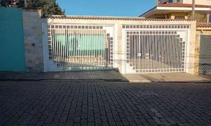 Casa para alugar em Vila Milton de 200.00m² com 4 Quartos, 3 Suites e 4 Garagens