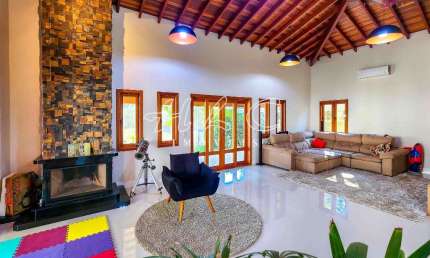 Casa para venda em Champirra de 1000.00m² com 3 Quartos, 1 Suite e 5 Garagens