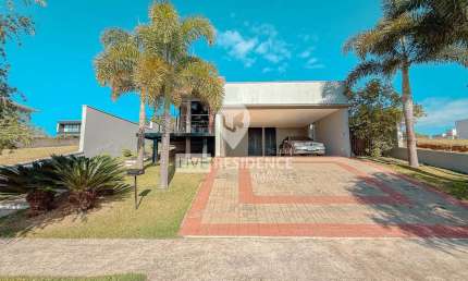 Casa para venda em Condominio Residencial Paradiso de 302.00m² com 3 Quartos, 1 Suite e 4 Garagens