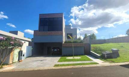 Casa para alugar em VILA DOS PLÁTANOS de 360.00m² com 3 Quartos, 3 Suites e 4 Garagens