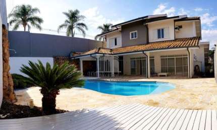 Casa para alugar em JARDIM RECANTO de 336.00m² com 3 Quartos, 3 Suites e 4 Garagens