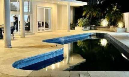 Casa de Condomínio para alugar em Alphaville de 510.00m² com 4 Quartos, 4 Suites e 6 Garagens