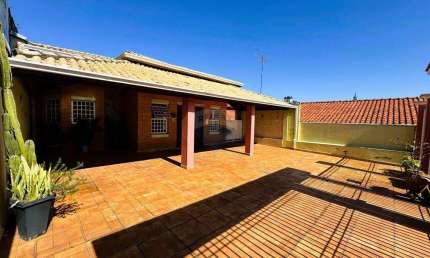 Casa para venda em Jardim Dona Nicota De Barros de 250.00m² com 3 Quartos e 6 Garagens