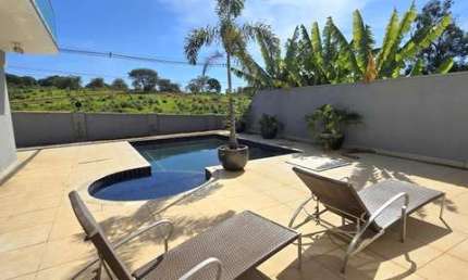 Casa de Condomínio para alugar em Alphaville Dom Pedro de 390.00m² com 4 Quartos e 4 Garagens