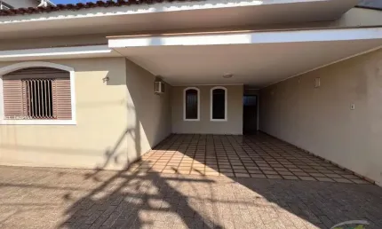 Casa para venda em Higienópolis de 349.00m² com 3 Quartos, 1 Suite e 2 Garagens