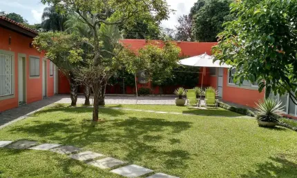 Casa para venda e aluguel em Granja Viana de 480.00m² com 5 Quartos, 2 Suites e 6 Garagens