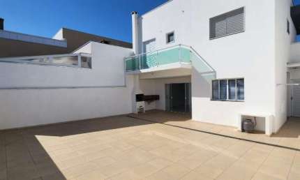Casa para alugar em Condomínio Golden Park Residence de 250.00m² com 3 Quartos, 1 Suite e 4 Garagens