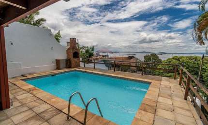 Casa para venda em Praia Da Bandeira de 294.00m² com 4 Quartos, 1 Suite e 2 Garagens