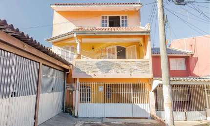 Sobrado para venda em Alto Boqueirão de 170.00m² com 3 Quartos, 1 Suite e 1 Garagem