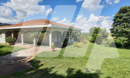 Chácara para venda em Jardim Serrano de 257.00m² com 3 Quartos, 1 Suite e 3 Garagens