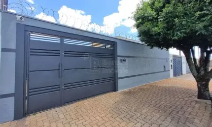 Casa para venda em Jardim Das Estações (vila Xavier) de 238.00m² com 3 Quartos, 1 Suite e 4 Garagens