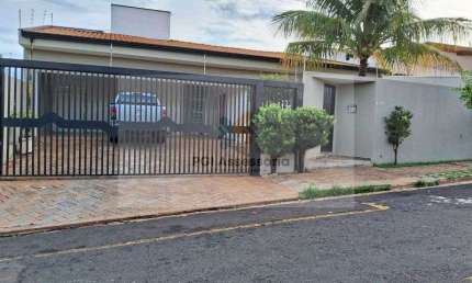 Casa para venda em Jardim Morumbi de 450.00m² com 2 Quartos, 1 Suite e 4 Garagens