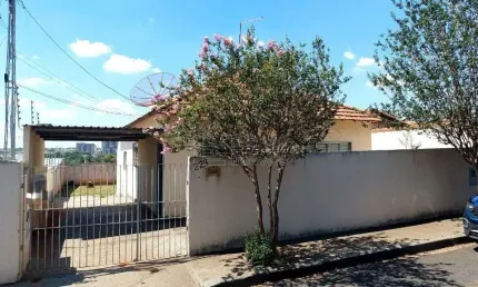Casa para venda em Vila Independência de 160.00m² com 3 Quartos e 8 Garagens