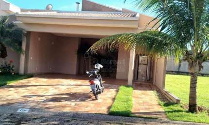 Casa de Condomínio para venda em Vila Xavier (vila Xavier) de 213.00m² com 3 Quartos, 1 Suite e 2 Garagens