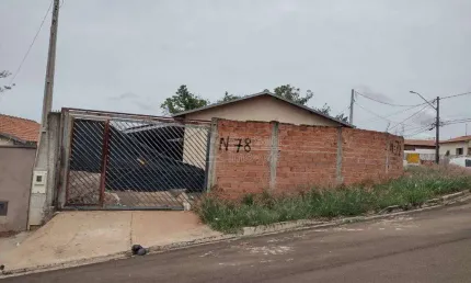 Casa para venda em Jardim Universal de 54.00m² com 2 Quartos e 2 Garagens