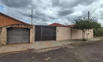 Casa para venda em Parque Alvorada de 171.00m² com 4 Quartos, 1 Suite e 4 Garagens