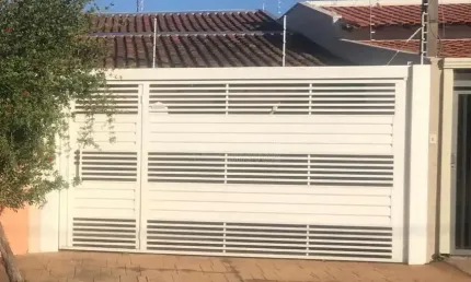Casa para venda em Jardim Das Estações (vila Xavier) de 214.00m² com 4 Quartos, 1 Suite e 2 Garagens