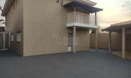 Sobrado para venda em Jardim Botânico de 301.00m² com 3 Quartos, 1 Suite e 6 Garagens
