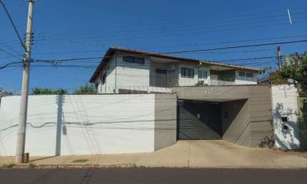 Sobrado para venda em Vila José Bonifácio de 310.00m² com 4 Quartos e 8 Garagens