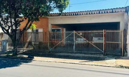 Casa para venda em Jardim Pinheiros (vila Xavier) de 221.00m² com 4 Quartos, 3 Suites e 2 Garagens