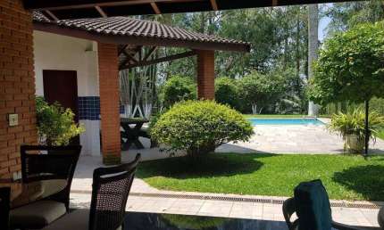 Casa de Condomínio para venda e aluguel em Granja Viana de 459.00m² com 4 Quartos, 3 Suites e 6 Garagens