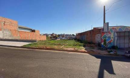 Terreno à venda no Lívia, Botucatu 