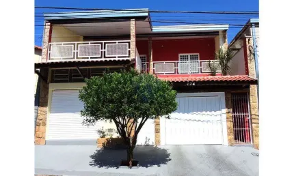 Sobrado para venda em Jardim Itamaraty de 252.24m² com 3 Quartos, 1 Suite e 2 Garagens