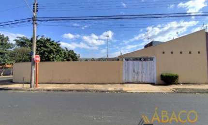Casa para alugar em Jardim Ipanema de 65.00m² com 1 Quarto e 2 Garagens