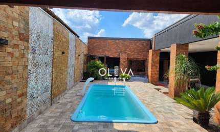 Casa para venda em Centro de 170.00m² com 3 Quartos, 1 Suite e 4 Garagens