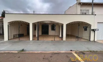 Casa para alugar em Vila Arnaldo de 200.00m² com 4 Quartos, 3 Suites e 3 Garagens