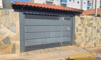 Casa para alugar em Centro de 115.89m² com 3 Quartos e 2 Garagens