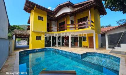 Casa para alugar em Condominio Lagoinha de 354.00m² com 3 Quartos, 3 Suites e 2 Garagens