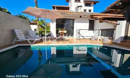 Casa para alugar em Condomínio Lagoinha de 331.00m² com 5 Quartos, 3 Suites e 4 Garagens