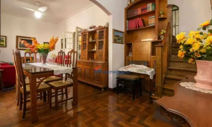 Casa para venda em Grajaú de 189.00m² com 4 Quartos, 2 Suites e 2 Garagens
