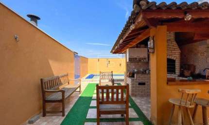Casa para venda e aluguel em Centro (cotia) de 72.00m² com 2 Quartos e 2 Garagens