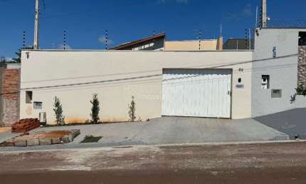 Casa para venda em Residencial Ravena de 120.00m² com 2 Quartos, 1 Suite e 2 Garagens