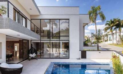 Casa de Condomínio para venda em Granja Viana de 480.00m² com 4 Quartos, 4 Suites e 6 Garagens